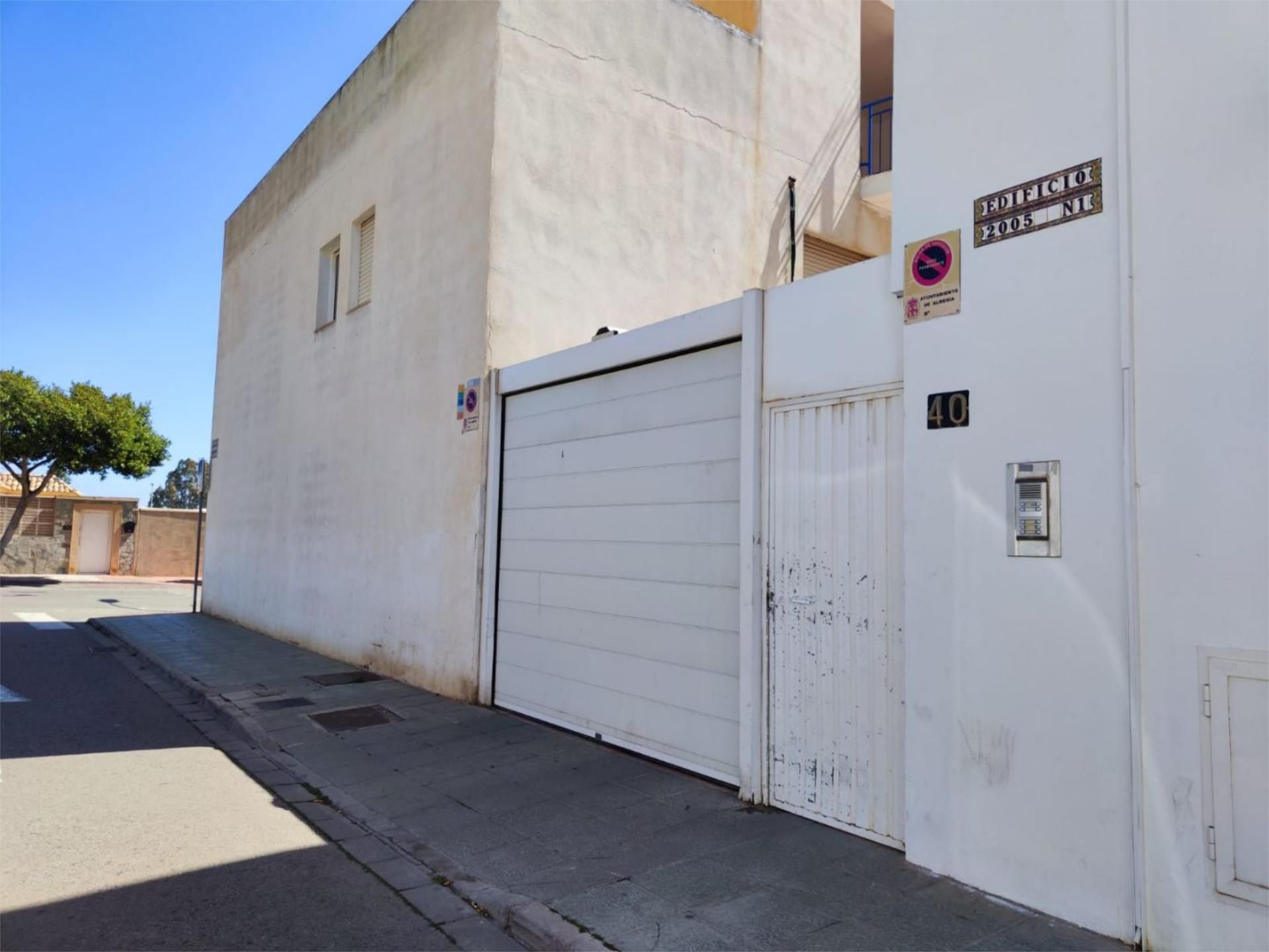 Vista exterior de Garatge en venda en  Almería Capital