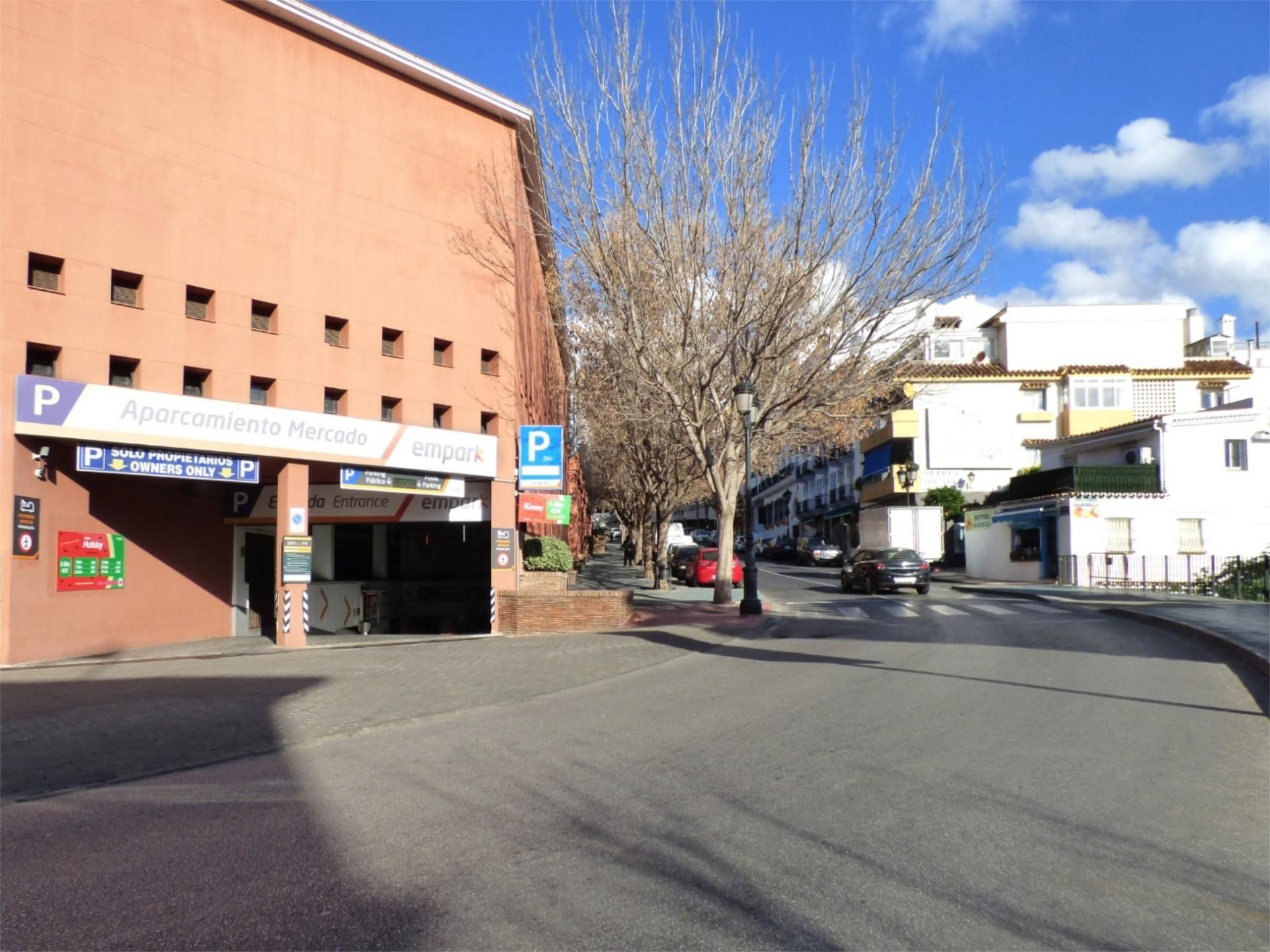 Vista exterior de Garatge de lloguer en Marbella