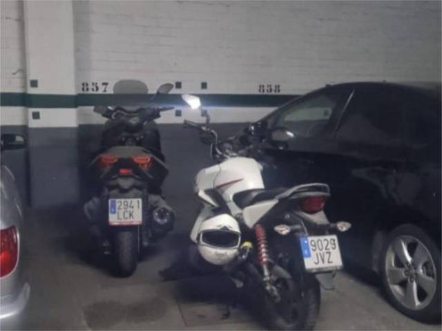 Garaje en Venta en Carrer del Montseny, 60 en La Torrassa