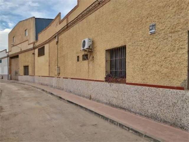 Nave industrial en Venta en Calle Alcalde Gómez Gómez, 86 en Distrito Zeta - Recinto Ferial Cortijo de Torres