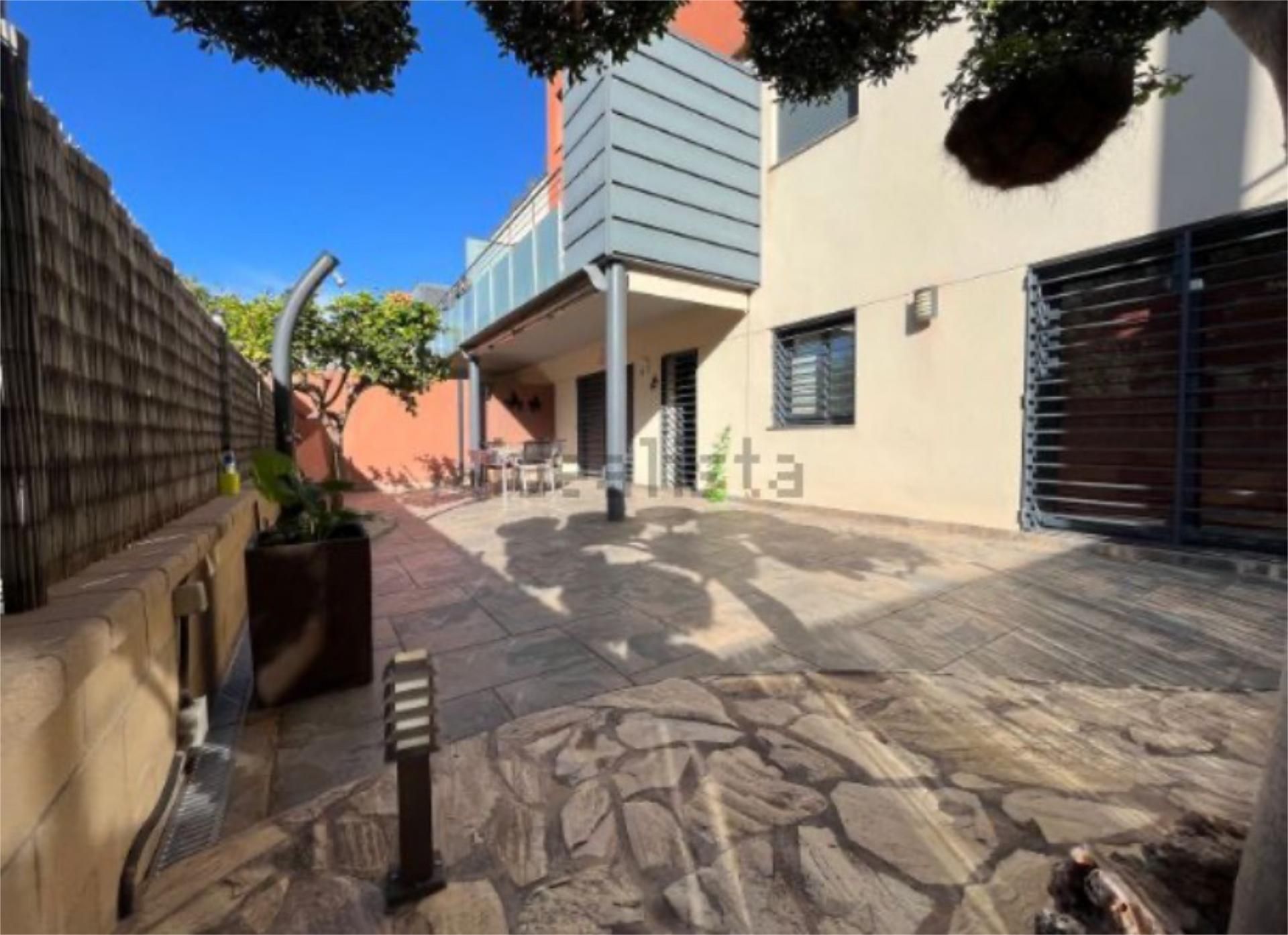 Vista exterior de Apartament en venda en Cubelles amb Aire condicionat, Terrassa i Piscina