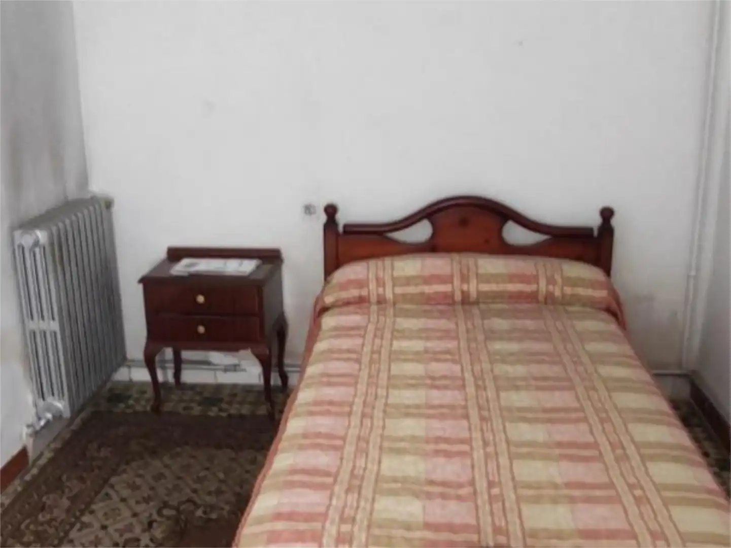 Casa adosada en venta en Calle San Quirico y Santa Julita, 24, Covaleda Habitación de Casa adosada en venta en Covaleda con Calefacción