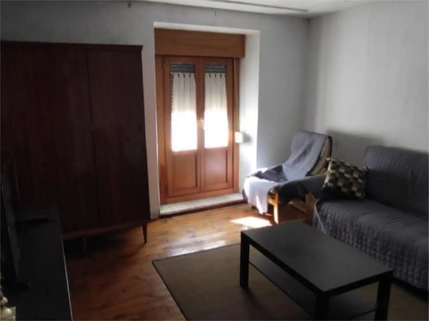 Casa adosada en venta en Calle San Quirico y Santa Julita, 24, Covaleda Sala de estar de Casa adosada en venta en Covaleda con Calefacción
