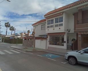 Vista exterior de Casa adosada en venda en Pilar de la Horadada amb Aire condicionat, Terrassa i Balcó