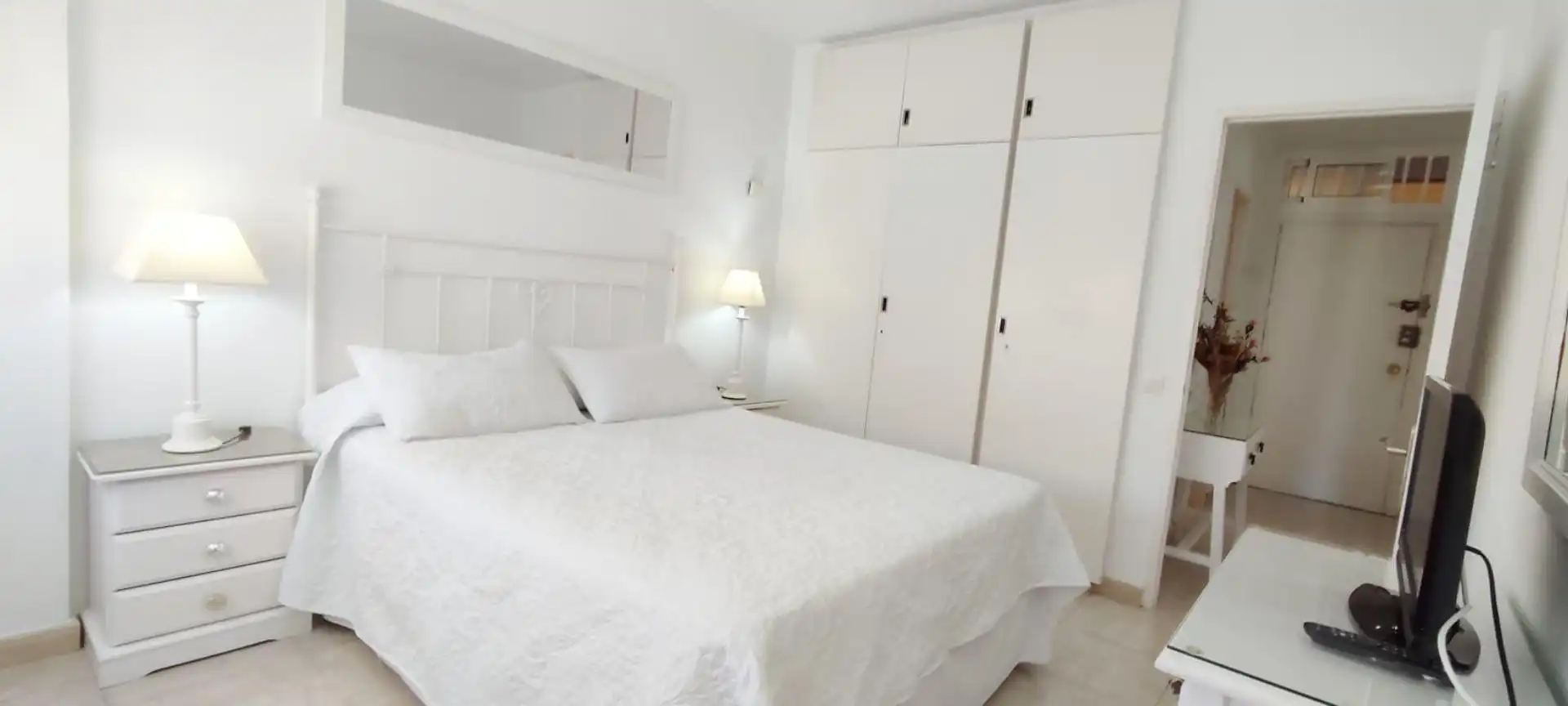 Schlafzimmer von Wohnungen zur Miete in Fuengirola mit Klimaanlage, Heizung und Terrasse
