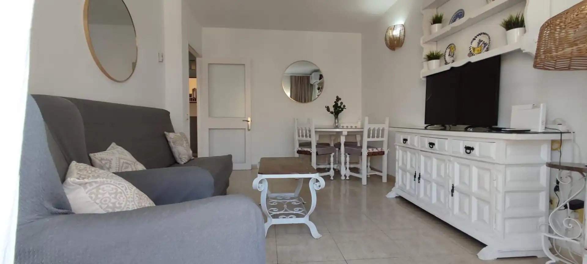 Wohnzimmer von Wohnungen zur Miete in Fuengirola mit Klimaanlage, Heizung und Terrasse