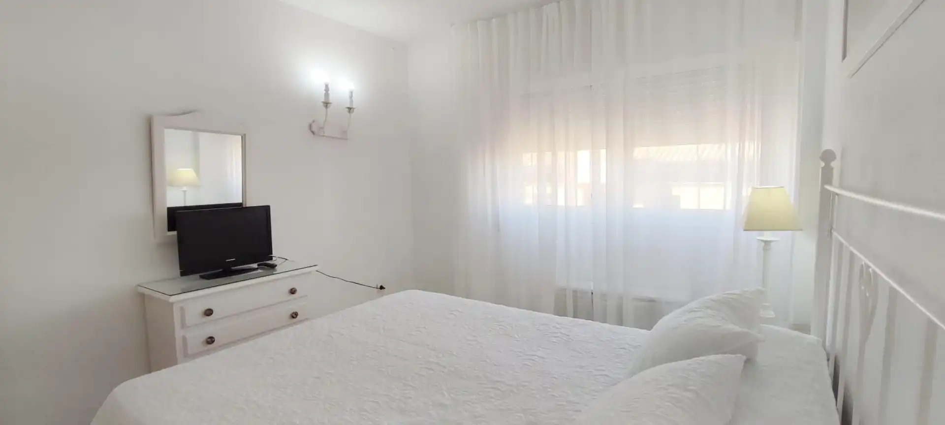 Schlafzimmer von Wohnungen zur Miete in Fuengirola mit Klimaanlage, Heizung und Terrasse