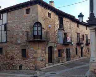 Vista exterior de Casa adosada en venda en Atienza amb Terrassa