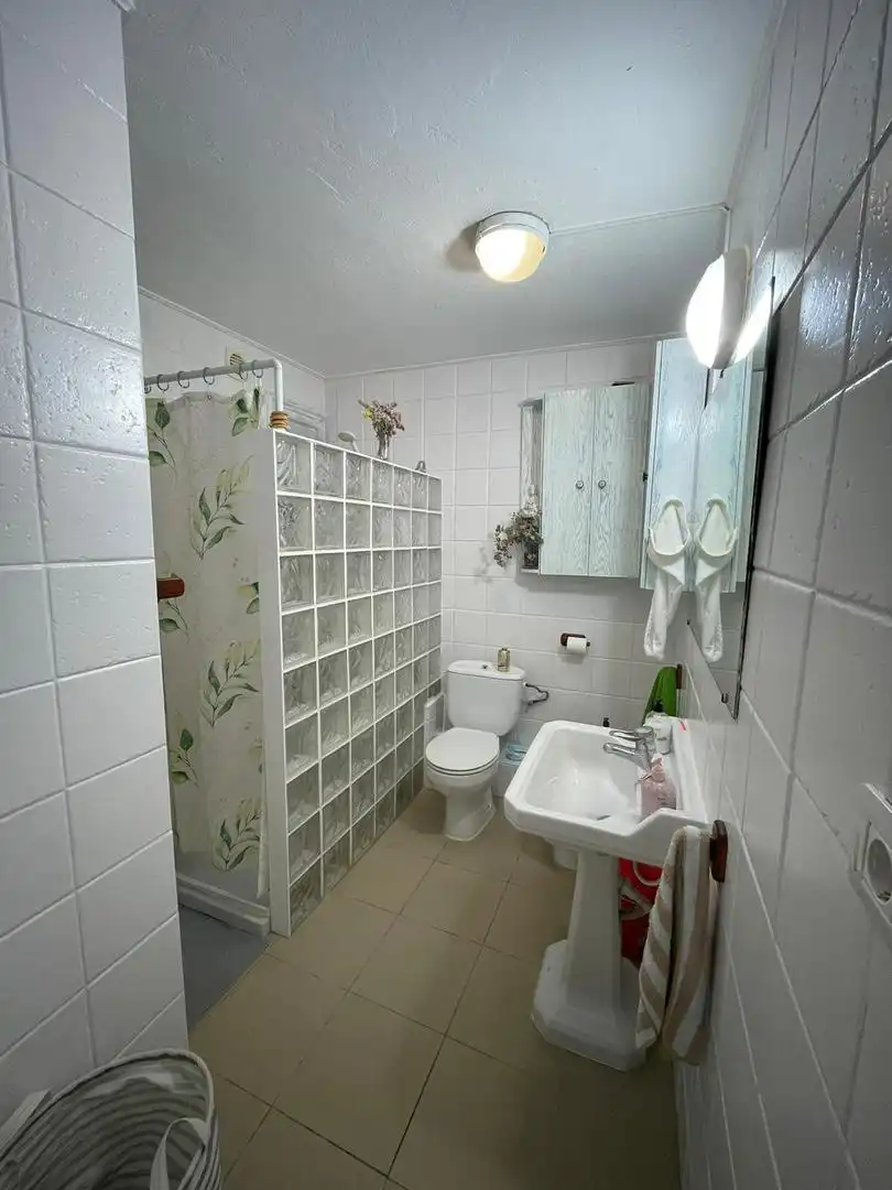 Room in Carrer de l'Almirall Cervera, 2, El Grao Bathroom of Flat for share in Castellón de la Plana / Castelló de la Plana