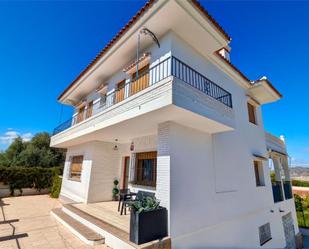 Vista exterior de Casa o xalet en venda en Alhaurín de la Torre amb Aire condicionat, Terrassa i Piscina