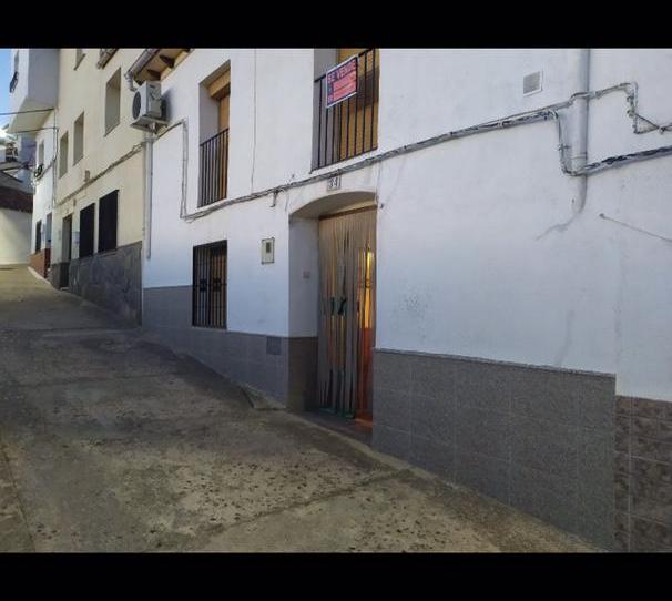 Casa adosada en venda a Calle Calvario, 34, Orcera, Jaén - imatge 1 Foto 1 de Casa adosada en venda a Calle Calvario, 34, Orcera, Jaén