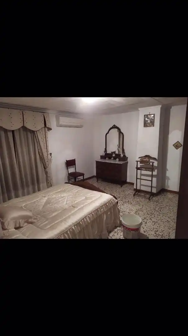 Casa adosada en venda a Calle Calvario, 34, Orcera Dormitori de Casa adosada en venda en Orcera amb Aire condicionat, Terrassa i Traster