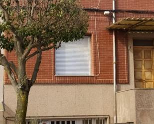 Exterior view of Single-family semi-detached for sale in León Capital 