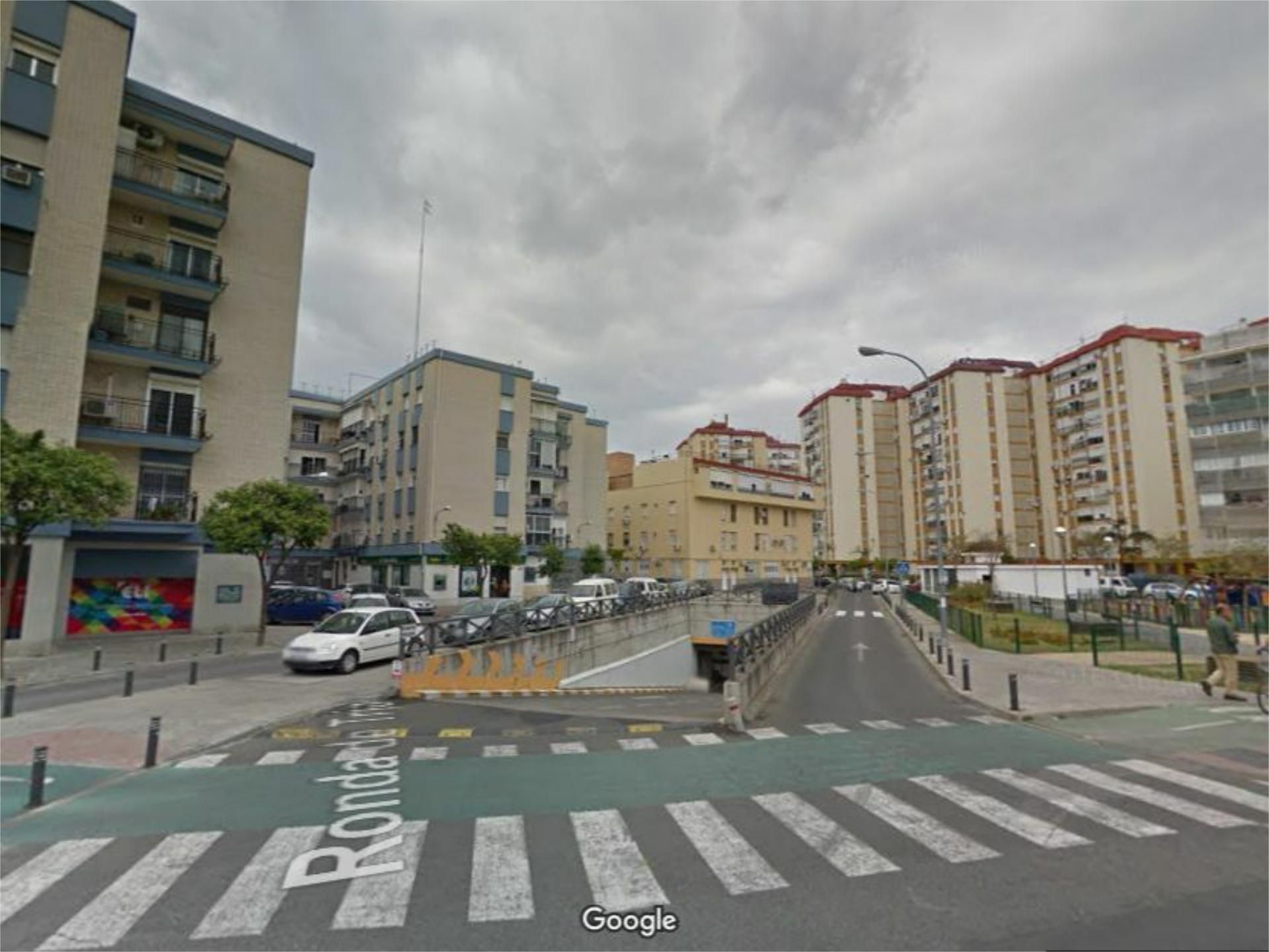 Vista exterior de Garatge en venda en  Sevilla Capital