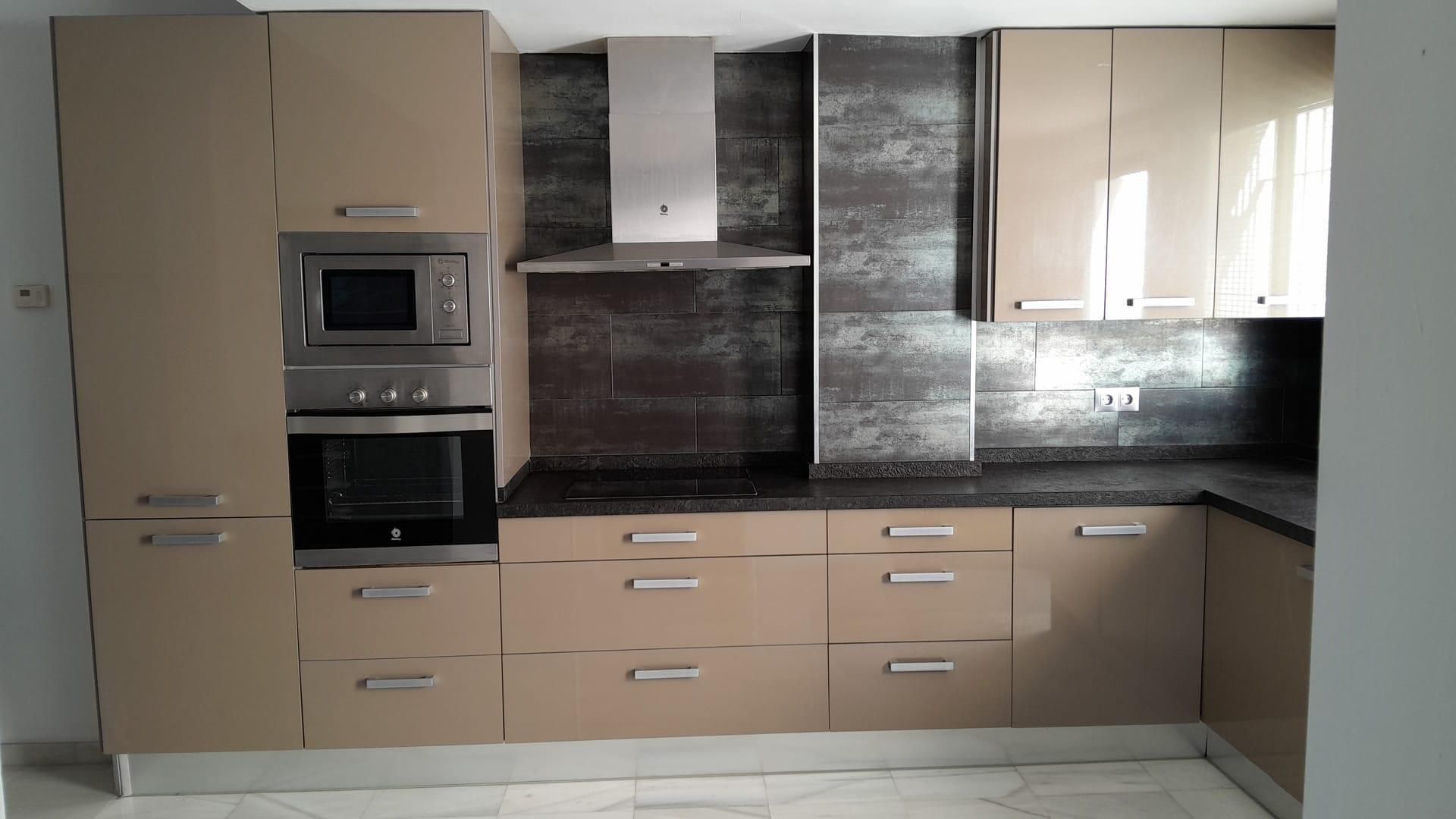 Kitchen of Flat to share in Marbella  with Air Conditioner, Heating and Oven