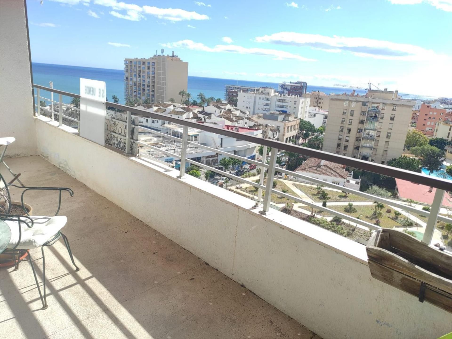 Vista exterior de Apartament en venda en Torremolinos amb Aire condicionat, Terrassa i Piscina
