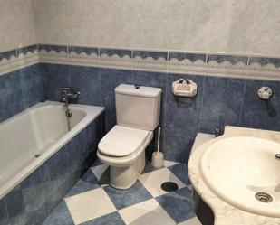 Bathroom of Flat to rent in Almodóvar del Río  with Air Conditioner, Terrace and Balcony