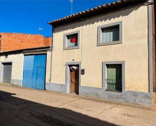 Vista exterior de Casa o xalet en venda en Villalpando amb Terrassa