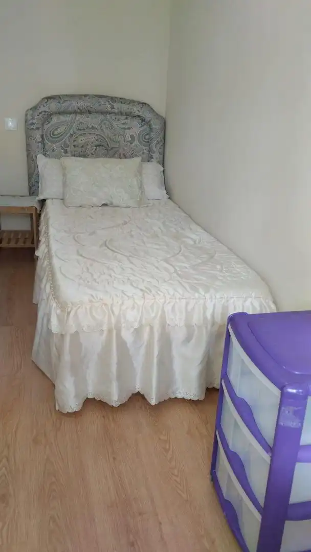 Habitación en Calle de Artajona, 2, Valdezarza Habitación de Piso para compartir en Madrid