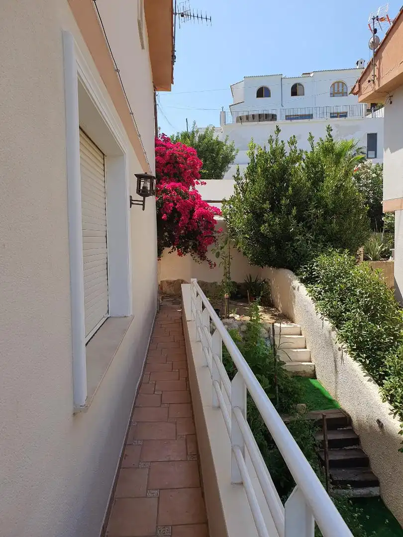 Vista exterior de Casa adosada en venda en Gandia amb Terrassa, Piscina i Balcó
