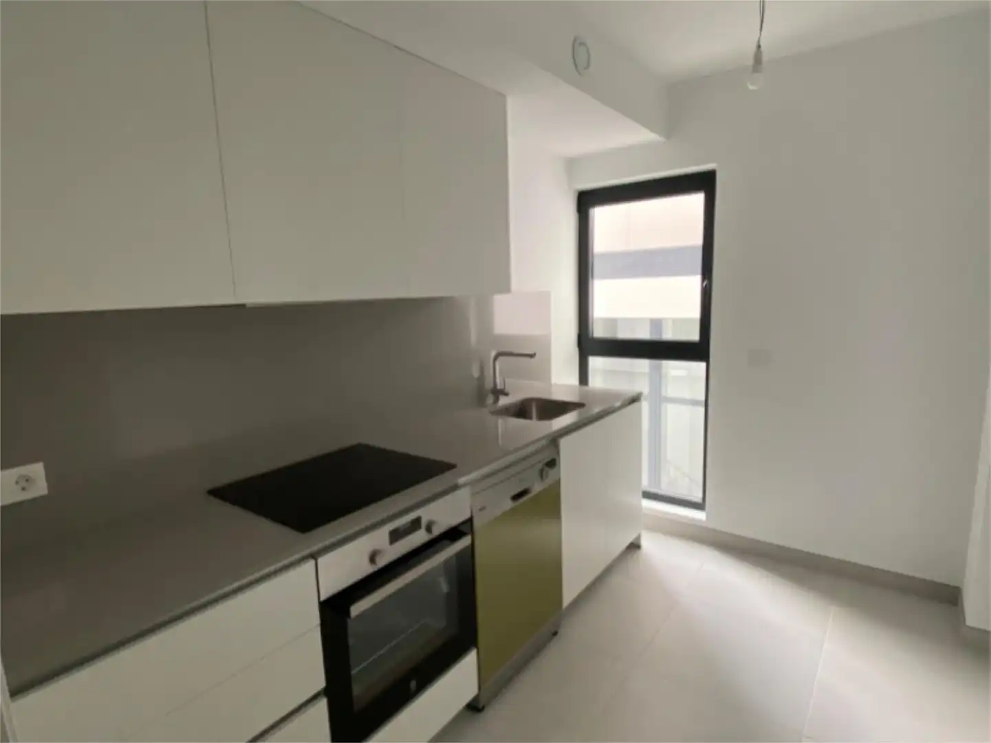 Piso en venta en Rúa Tomás A. Alonso, 93, Plaza Industria Cocina de Piso en venta en Vigo con Calefacción, Parquet y Trastero