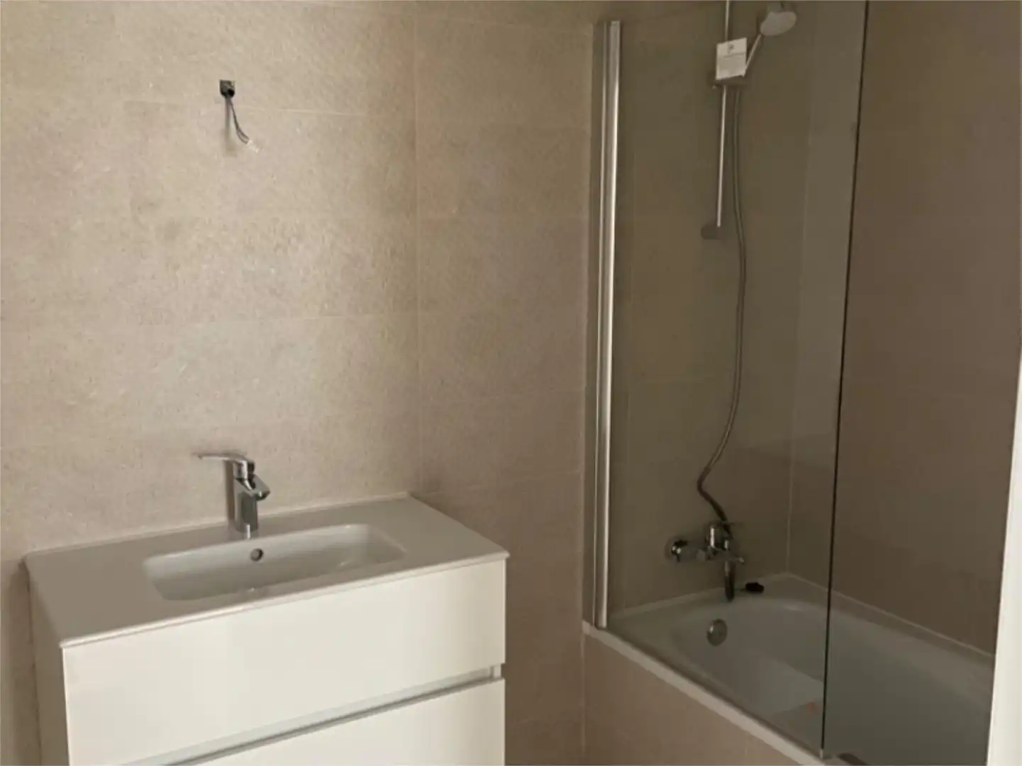 Piso en venta en Rúa Tomás A. Alonso, 93, Plaza Industria Baño de Piso en venta en Vigo con Calefacción, Parquet y Trastero