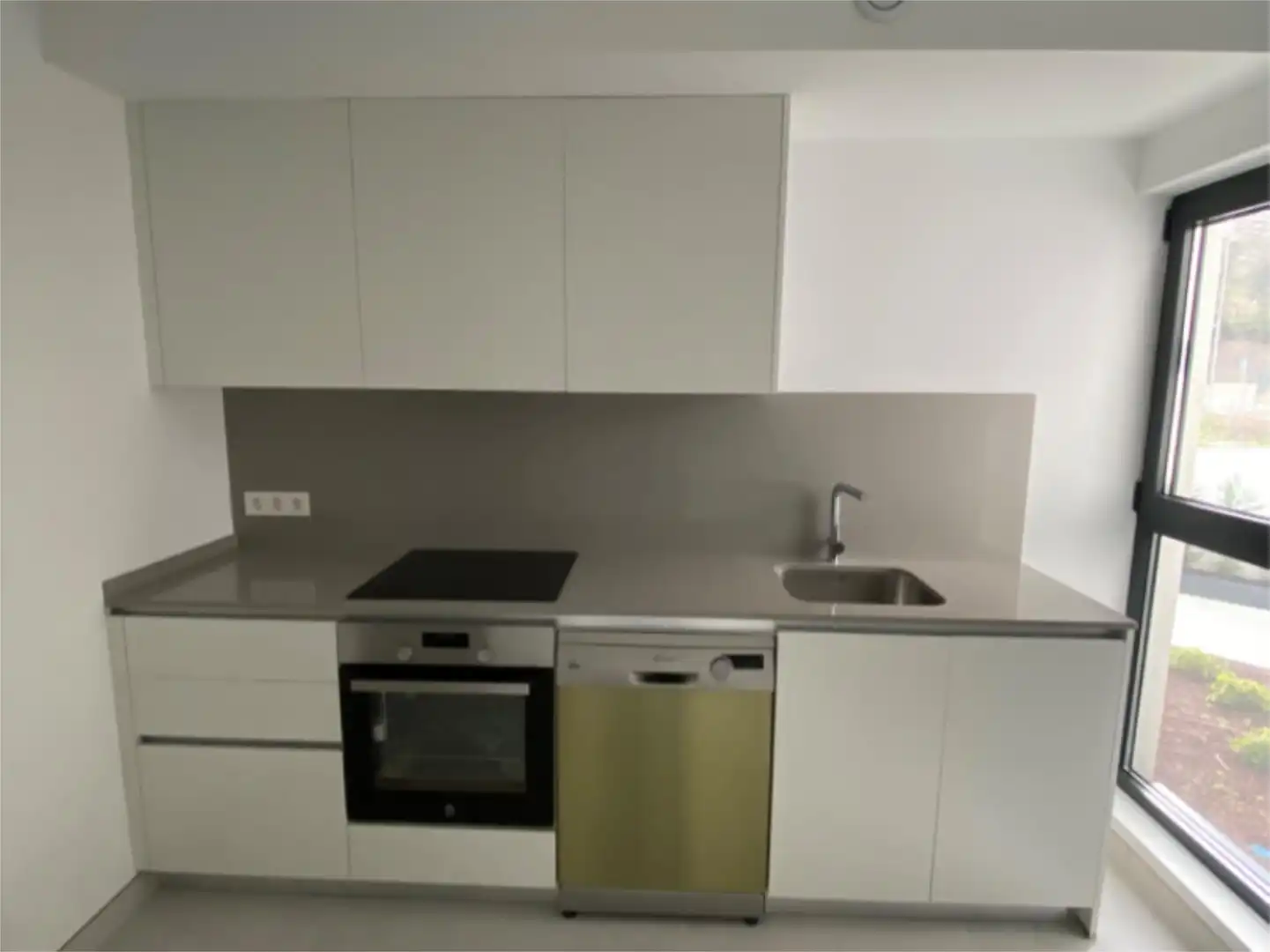 Piso en venta en Rúa Tomás A. Alonso, 93, Plaza Industria Cocina de Piso en venta en Vigo con Calefacción, Parquet y Trastero