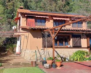 Vista exterior de Finca rústica en venda en Guisando amb Aire condicionat, Terrassa i Piscina