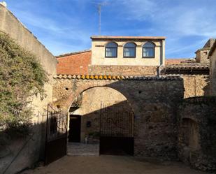 Vista exterior de Casa adosada en venda en Forallac amb Calefacció, Terrassa i Traster