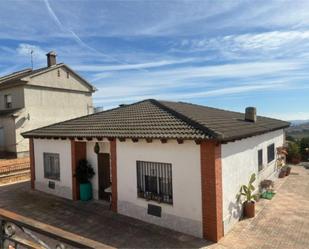 Vista exterior de Casa o xalet en venda en La Bisbal del Penedès amb Terrassa