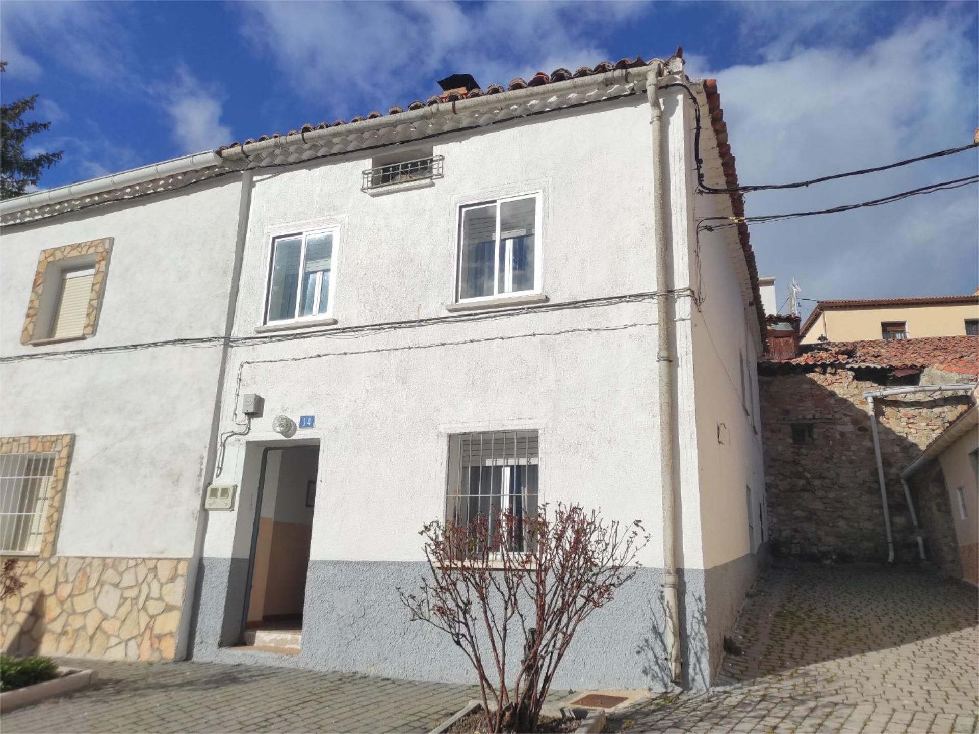 Casa adosada en venda a Anquela del Ducado