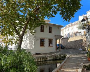 Vista exterior de Local de lloguer en Priego de Córdoba amb Aire condicionat