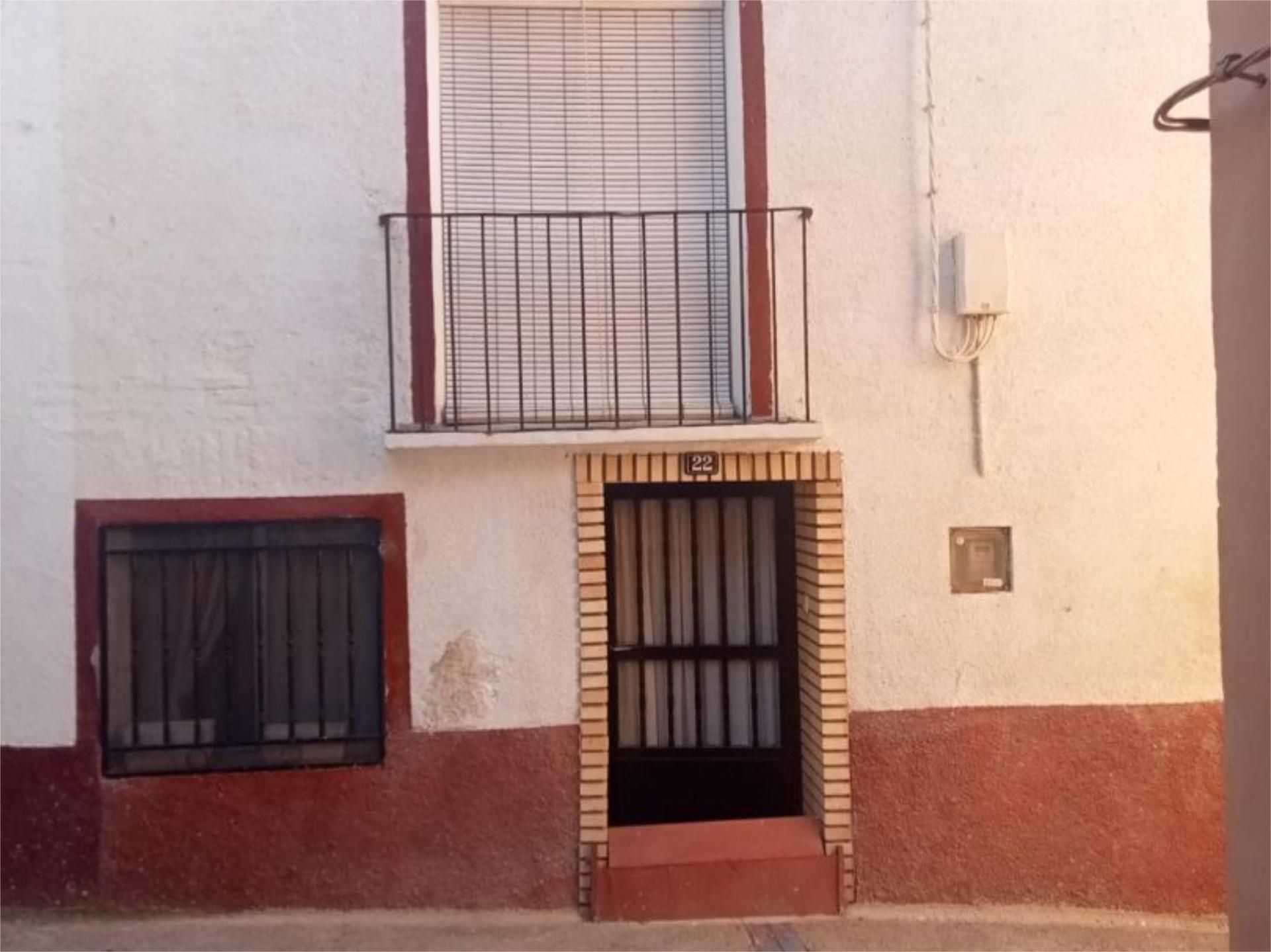 Vista exterior de Casa adosada en venda en Arándiga amb Terrassa i Balcó
