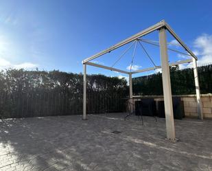 Terrassa de Casa adosada en venda en Valle de Trápaga-Trapagaran amb Terrassa, Piscina i Balcó