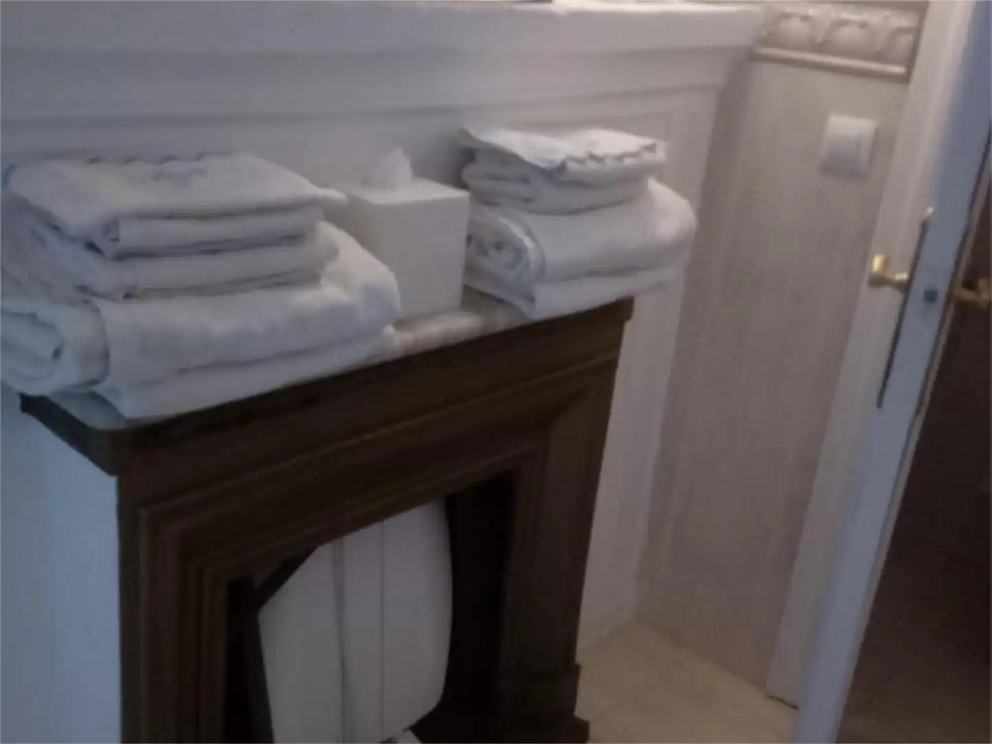 Bathroom of Flat for rent in Almagro  with Air Conditioner, Heating and Terrace