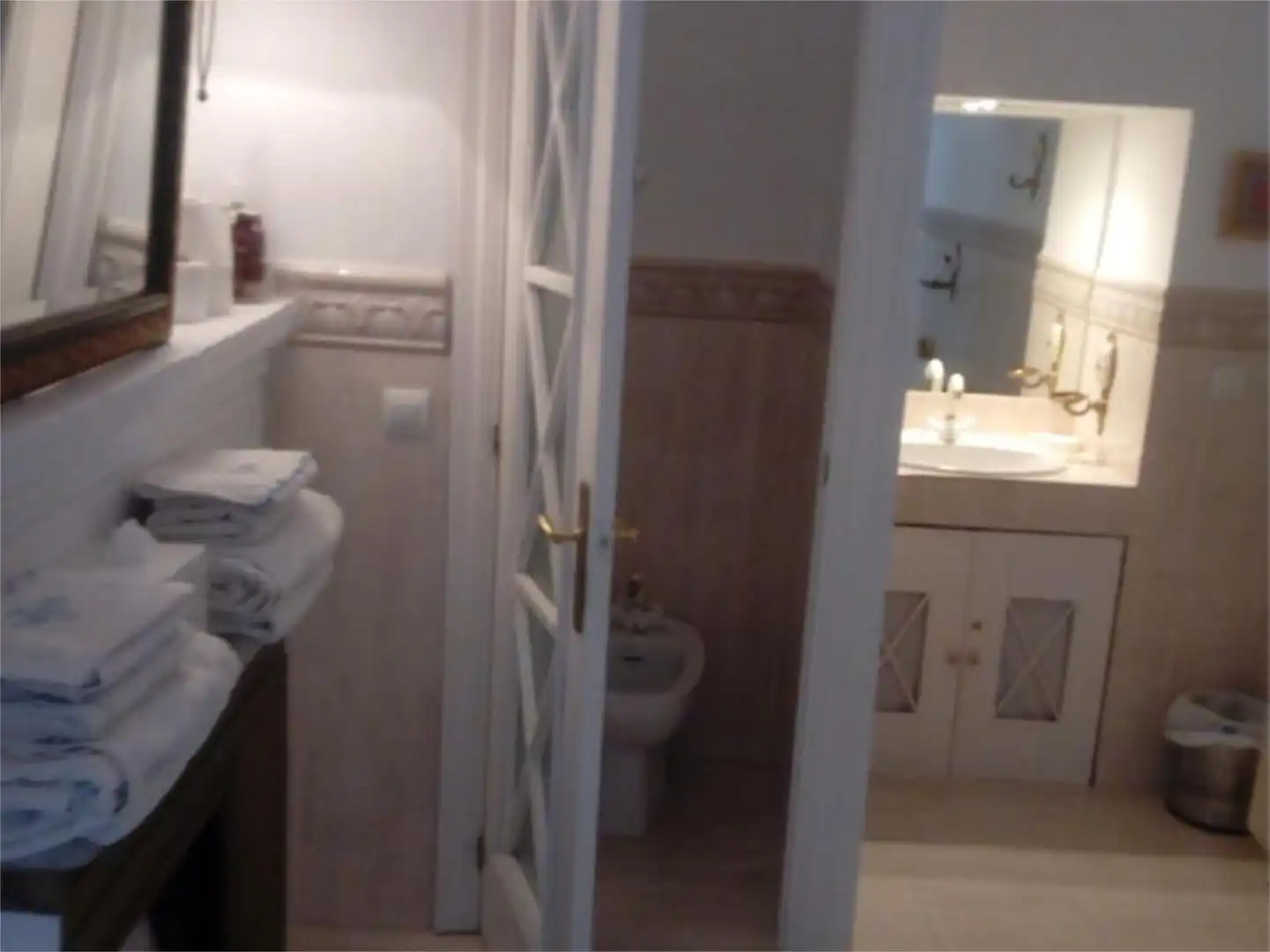Bathroom of Flat for rent in Almagro  with Air Conditioner, Heating and Terrace