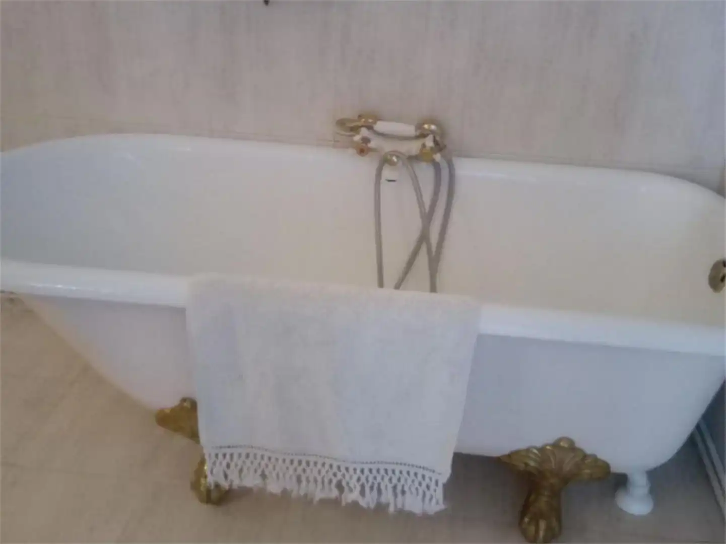 Bathroom of Flat for rent in Almagro  with Air Conditioner, Heating and Terrace