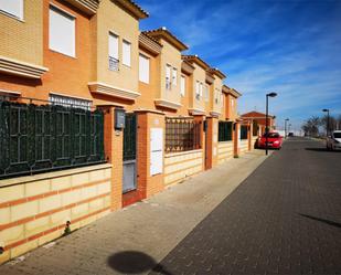 Exterior view of Single-family semi-detached for sale in Villarrobledo  with Terrace