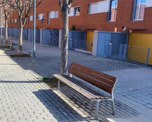 Vista exterior de Casa adosada en venda en Sabadell amb Jardí privat, Parquet i Terrassa