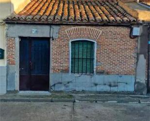 Exterior view of Single-family semi-detached for sale in Tarazona de Guareña