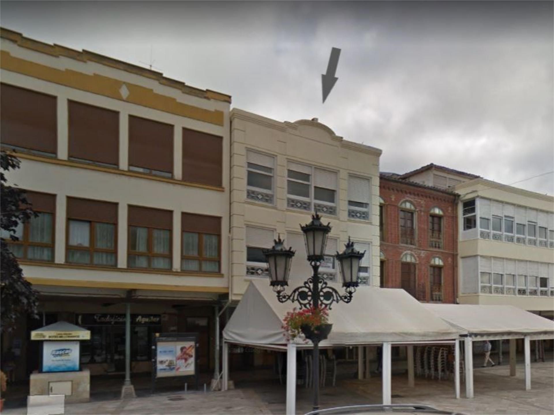 Vista exterior de Casa adosada en venda en Aguilar de Campoo amb Aire condicionat, Calefacció i Jardí privat