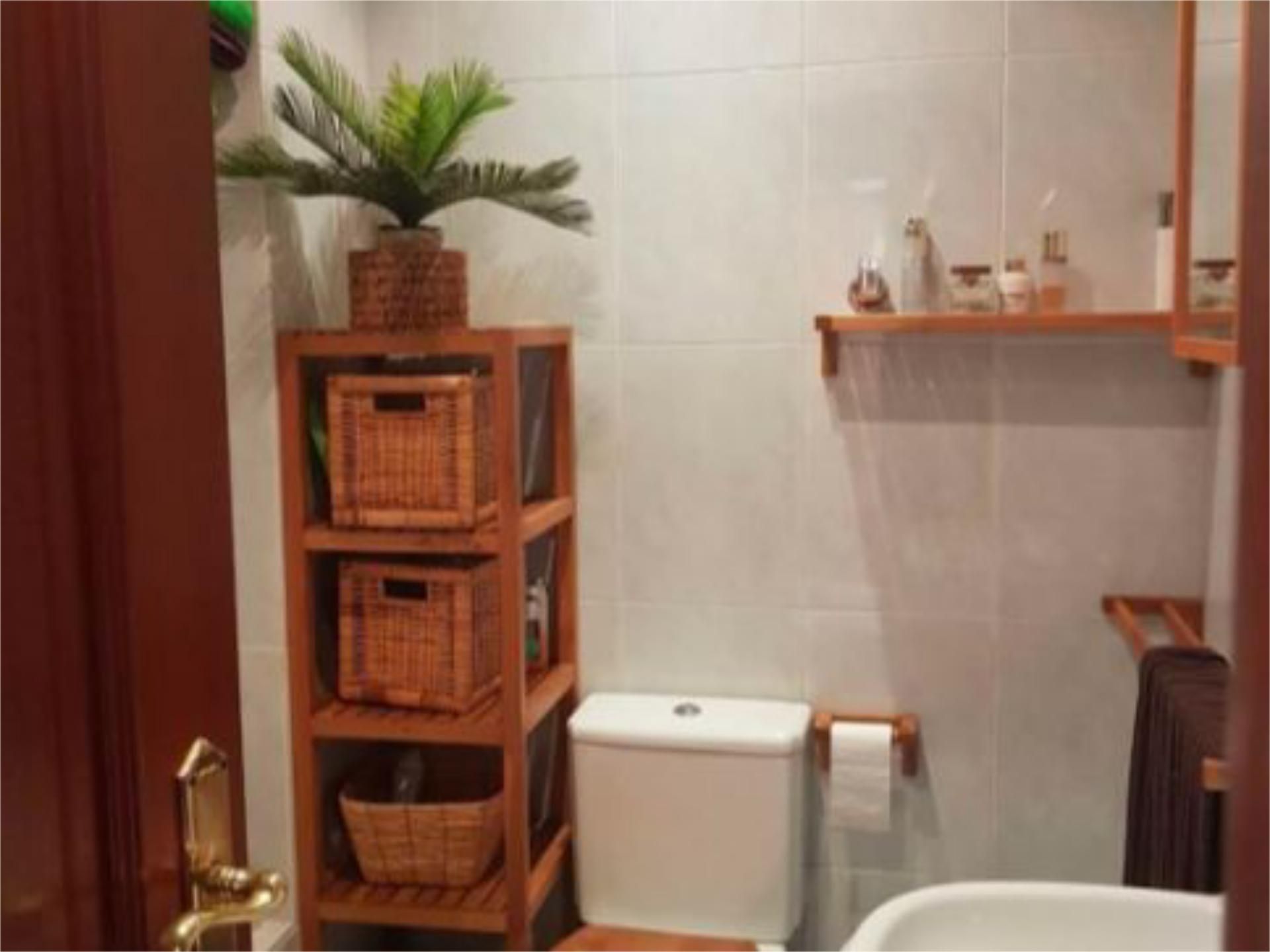 Bathroom of Flat for sale in Bergondo  with Terrace