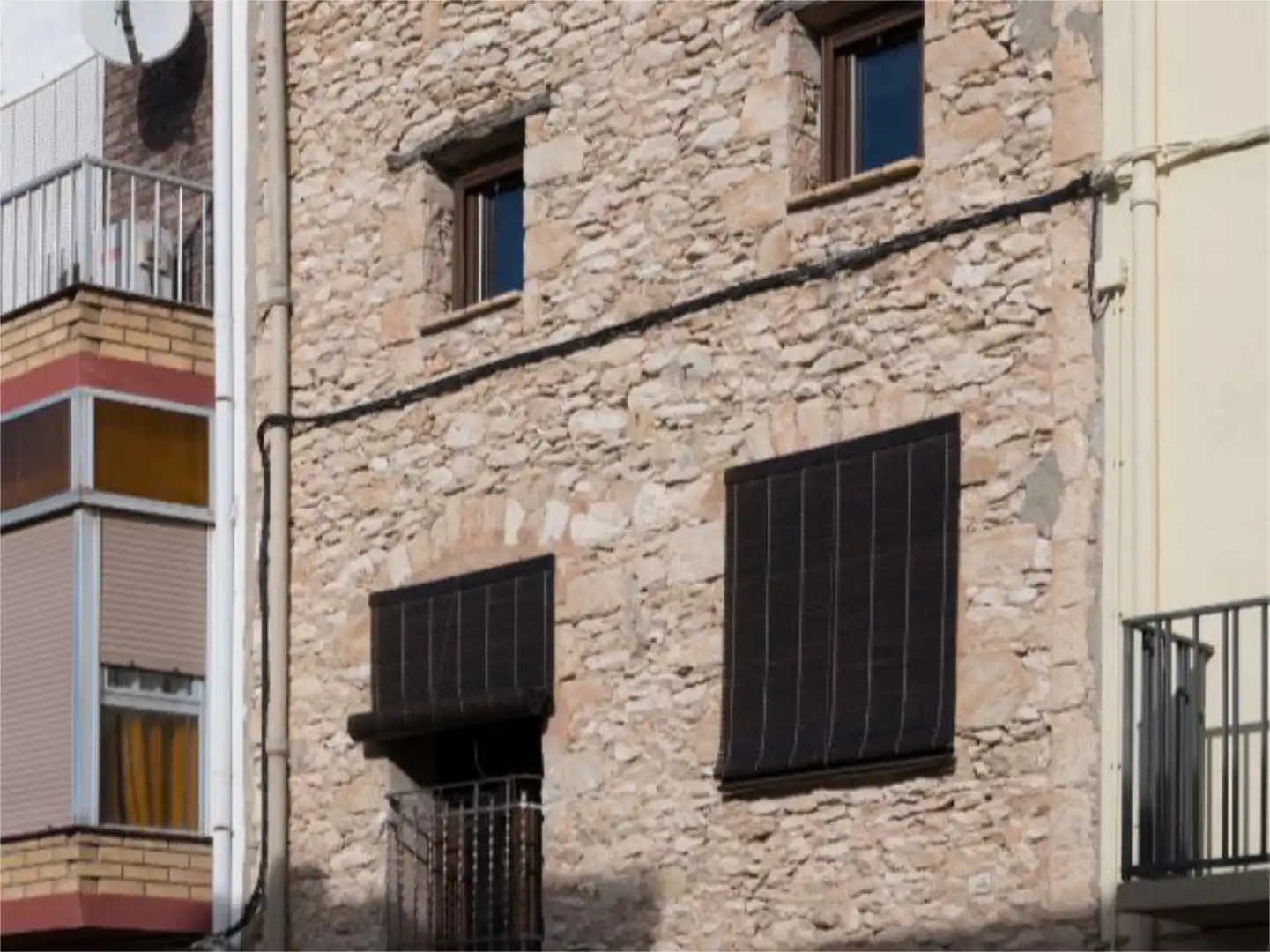Casa adosada en venda a Carrer de Sant Joan, 19, Almatret Vista exterior de Casa adosada en venda en Almatret amb Jardí privat, Parquet i Terrassa