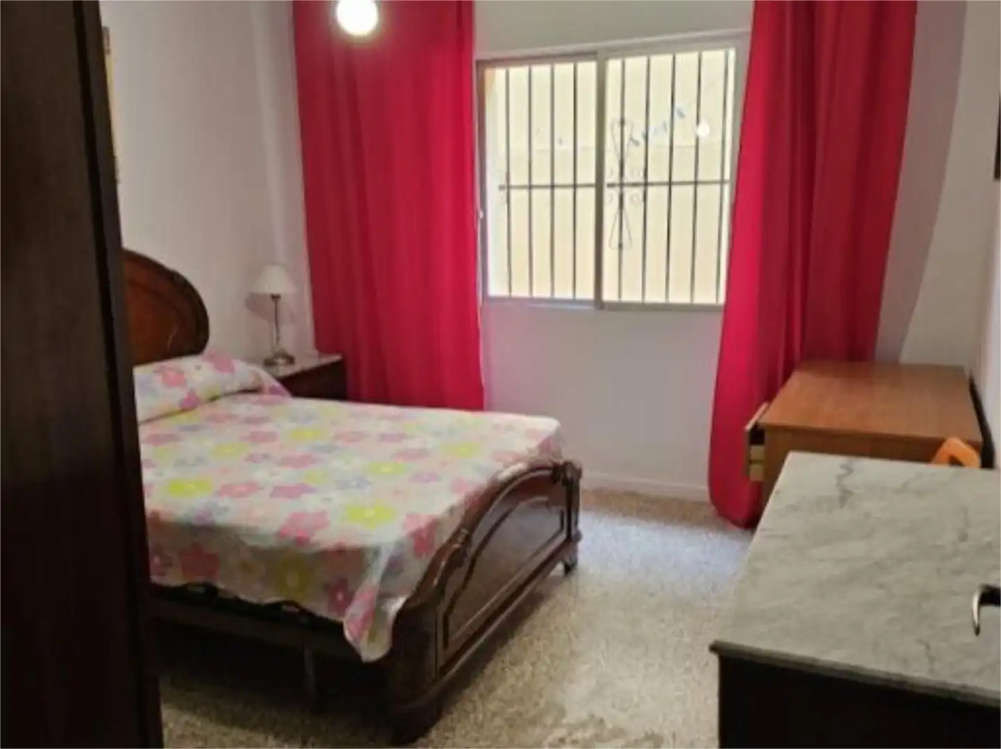 Pis de lloguer a Calle Loja, 17, Capuchinos - Los Olivos Dormitori de Pis de lloguer en Vélez-Málaga amb Moblat i Balcó