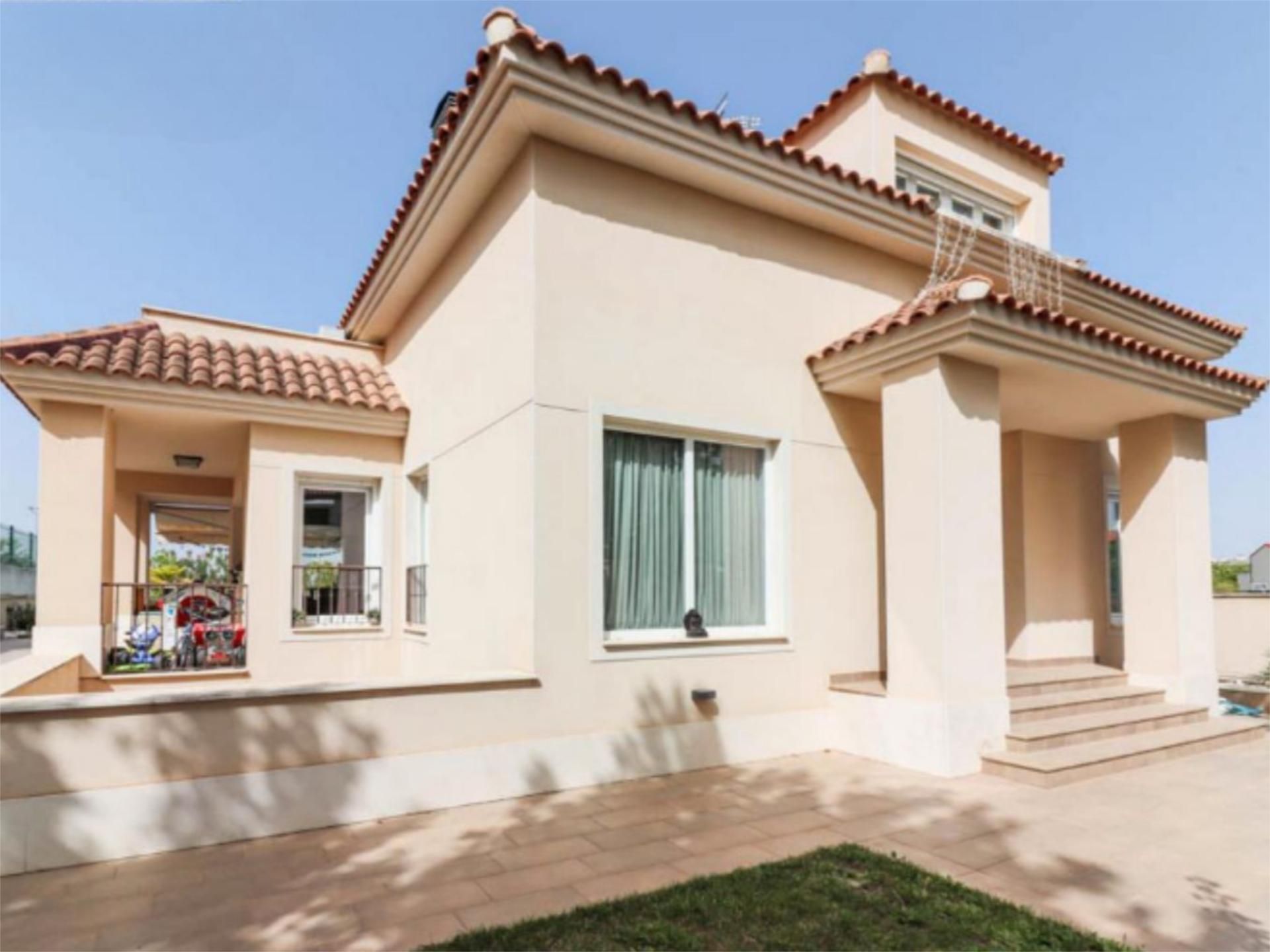 Vista exterior de Casa o xalet en venda en Aranjuez amb Aire condicionat, Terrassa i Piscina