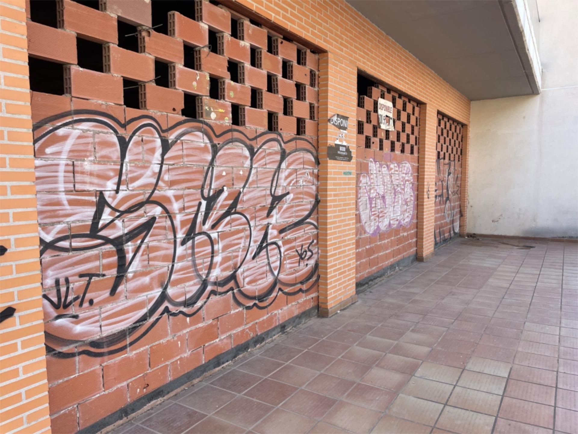 Vista exterior de Local de lloguer en Paterna amb Terrassa