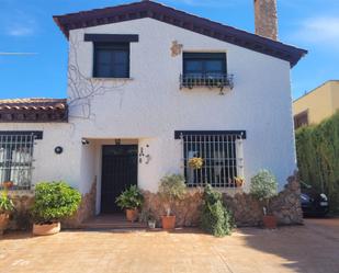 Vista exterior de Casa o xalet en venda en Manzanares amb Aire condicionat, Terrassa i Piscina