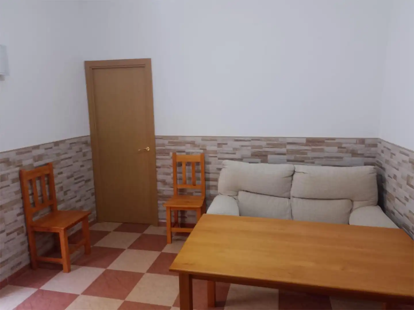 Piso de alquiler en Avenida de Málaga, Centro Sala de estar de Piso de alquiler en Chipiona con Amueblado, Lavadora y Microondas