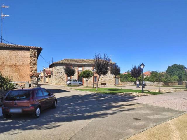 Casa-chalet en Venta en Calle Junto Ermita-V, 9 en Santiago Millas