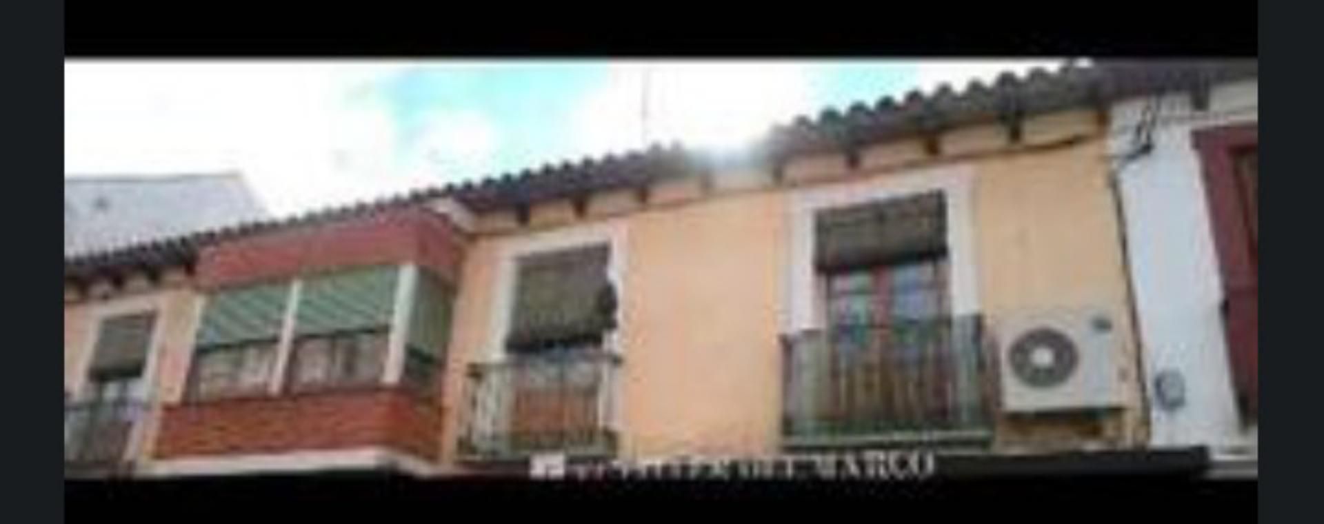 Vista exterior de Casa adosada en venda en Alcázar de San Juan amb Calefacció, Traster i Moblat